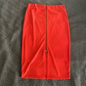 Skirt with gold front zipper